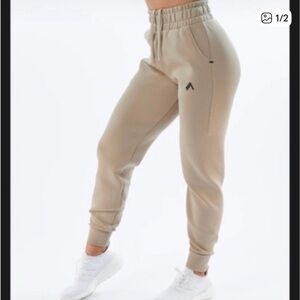 Alphalete Relaxed Fit Cuffed Joggers